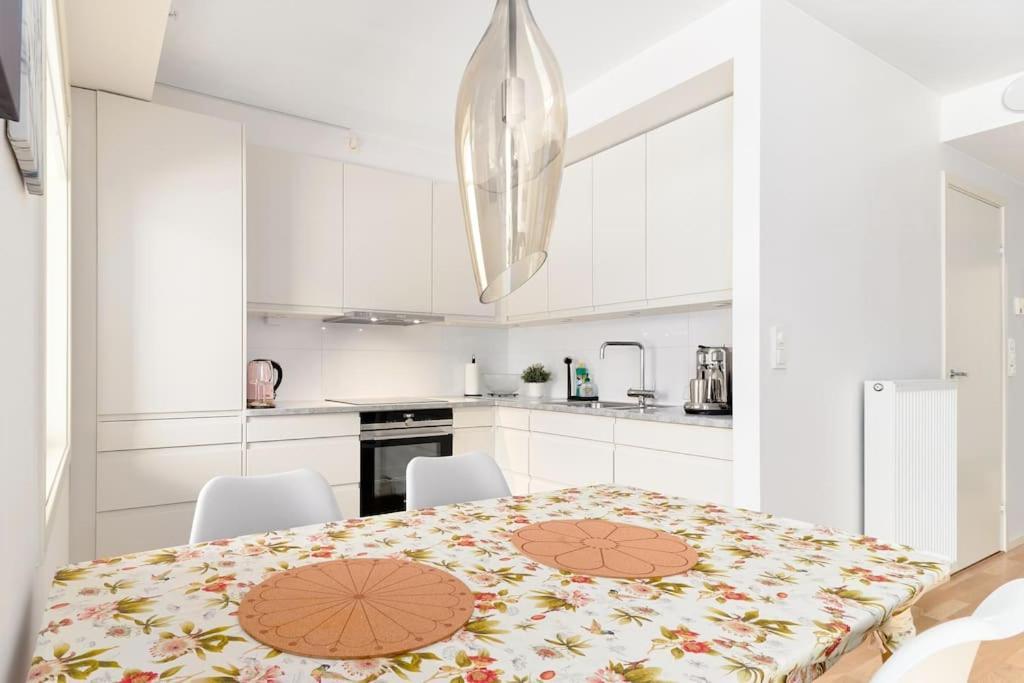 Bergen'S Finest: Sleek Oasis With Two Bedroom Exterior foto